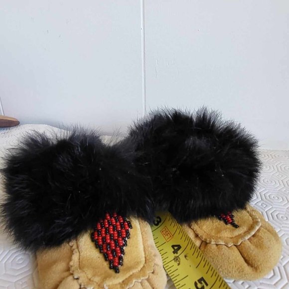 Vintage Leather Traditional Baby Moccasins Hand made with real fur - Picture 5 of 6